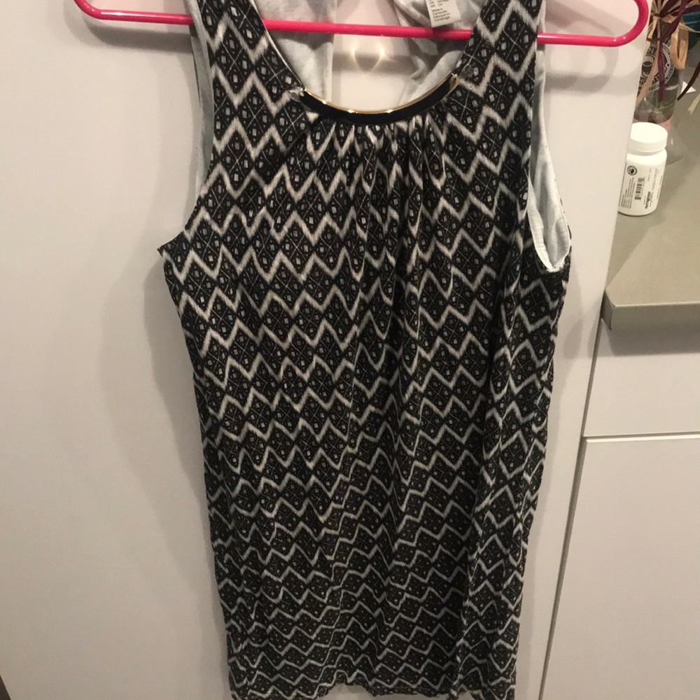Dress with gold accent